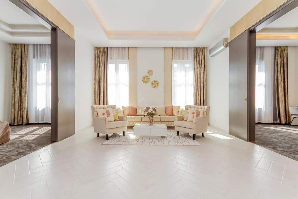 The Opulent Oasis By Newave Apartments Budapest Exterior foto