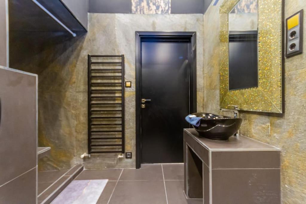 The Opulent Oasis By Newave Apartments Budapest Exterior foto